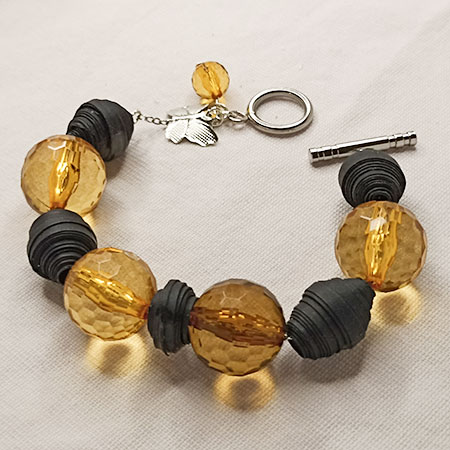 Bracciale Ambra Nera - Gioielli fatti a mano, nati dalla carta