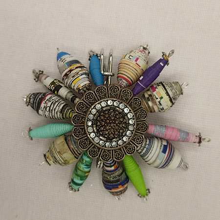 Spilla Corolla Vintage - Gioielli fatti a mano, nati dalla carta